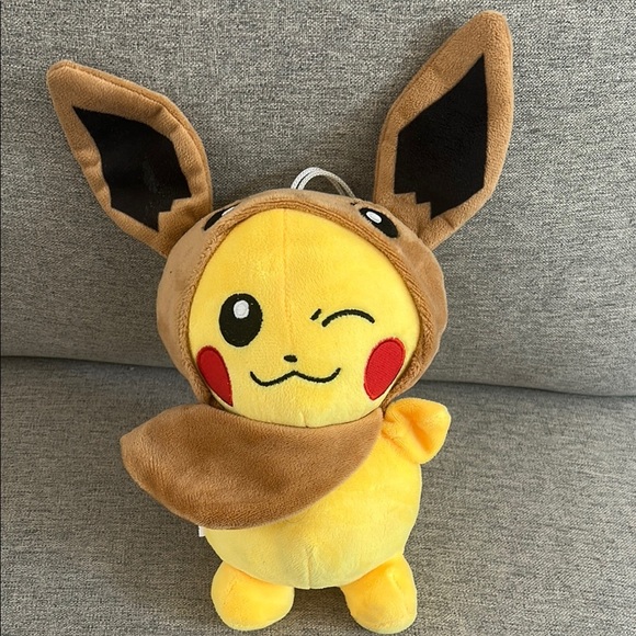 Pokemon Other - Pokemon Pikachu Winking Plush dressed as Eevee